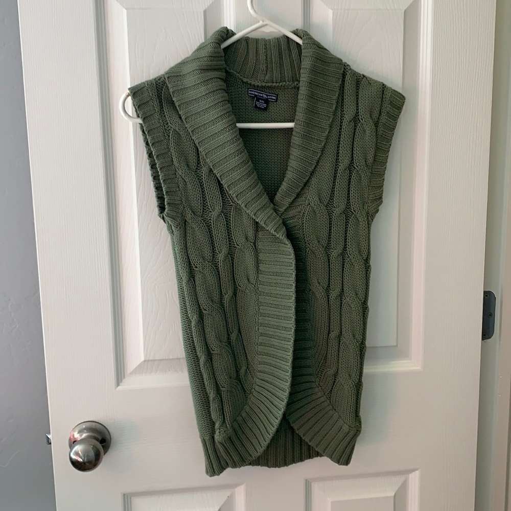 Green cardigan 💚🍃🐢